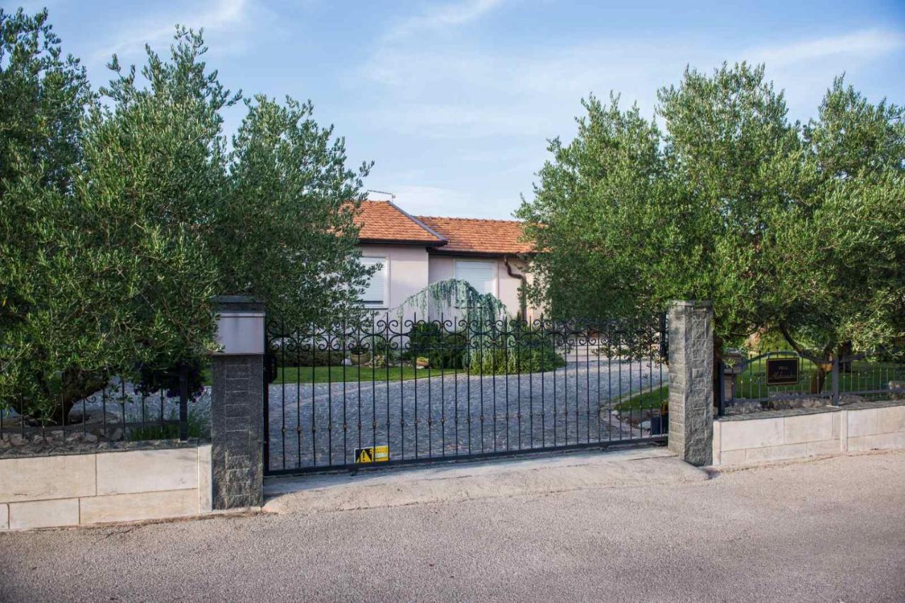 Villa Aleksandra Ljubuški Exteriör bild