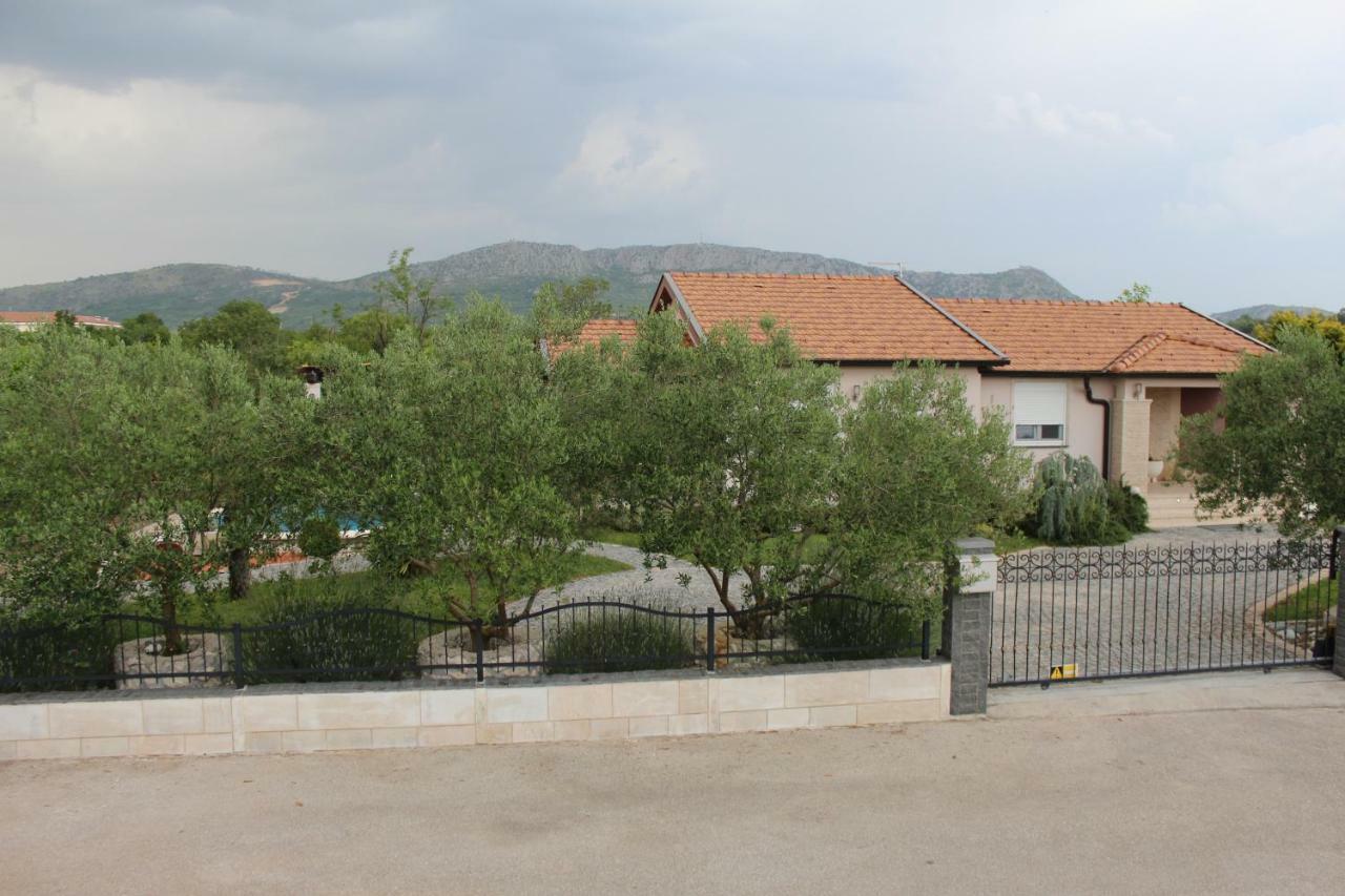 Villa Aleksandra Ljubuški Exteriör bild